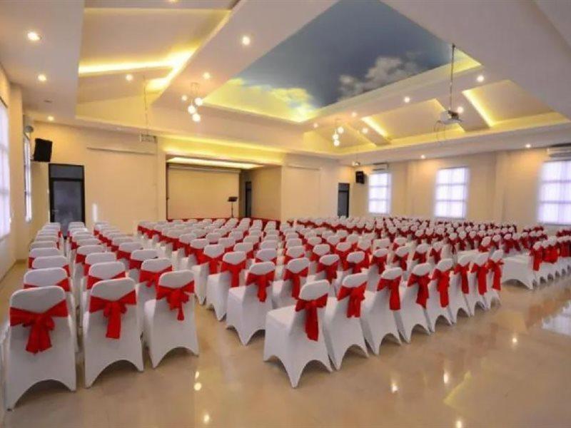 Queen City Hotel Banjarmasin Banjarmasin  Exterior foto