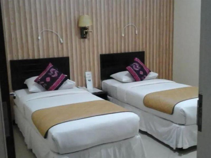 Queen City Hotel Banjarmasin Banjarmasin  Exterior foto